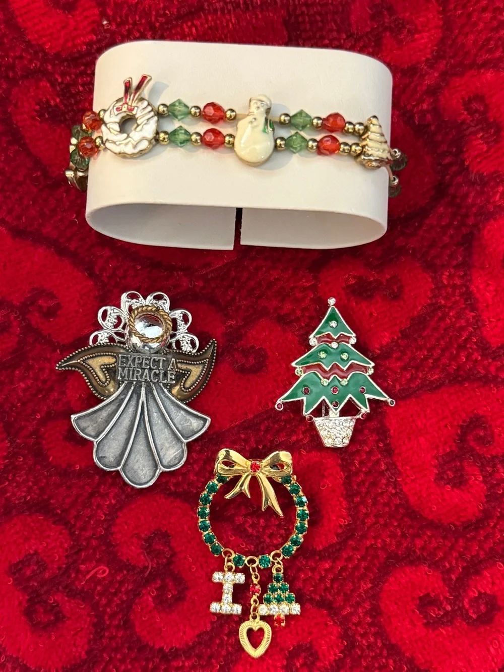 Vintage Women’s Jewelry Brooches, Pins, and elastic Bracelet.